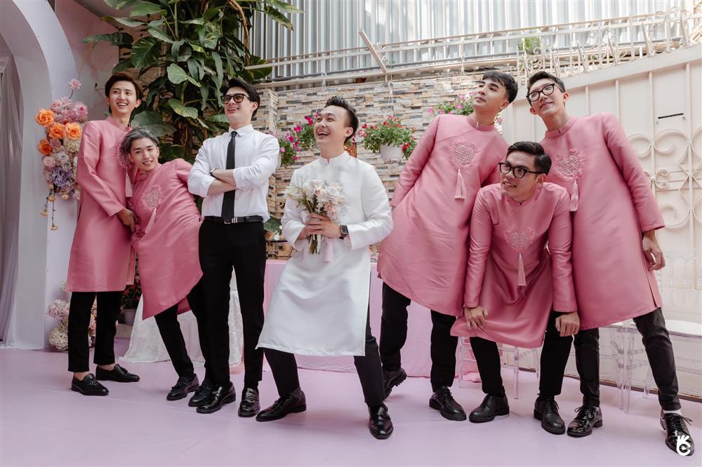 Lê Âu Ngân Anh xả hết ảnh đám hỏi, 2 chi tiết gây cười-16