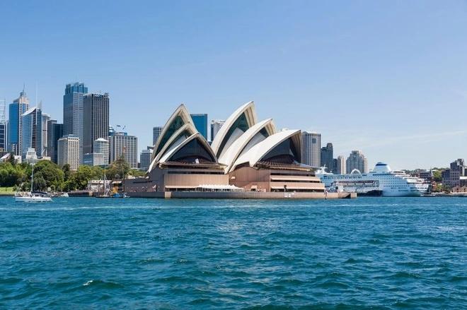 Du thuyền khỏa thân ở Australia gây tranh cãi dữ dội
