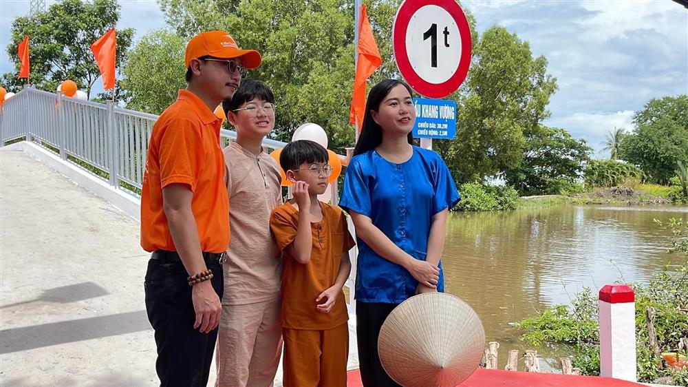 Con trai Lâm Vỹ Dạ 11 tuổi cao ngang bố, dàn sao trầm trồ-5