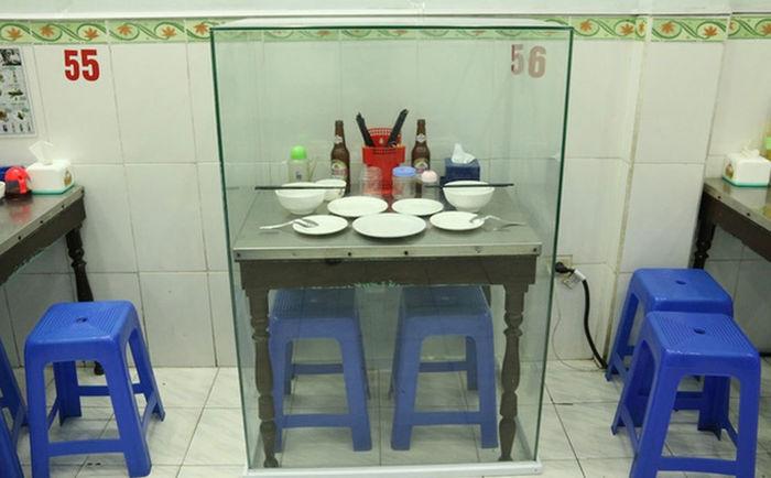 Nhóm nhạc Hàn Quốc đến ăn trưa, chủ quán in luôn bảng kỷ niệm-8