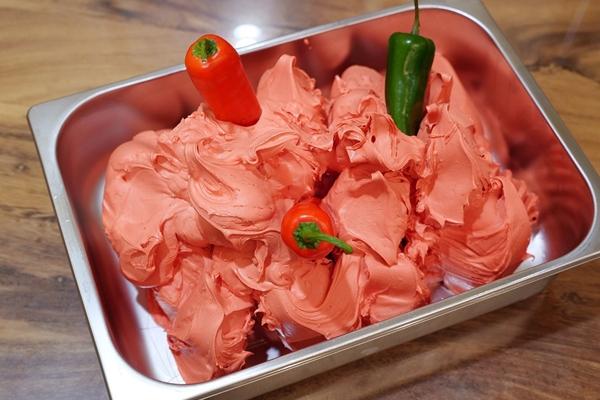 Ăn hủ tiếu chan tương ớt, cô gái khiến nhiều người rùng mình-6