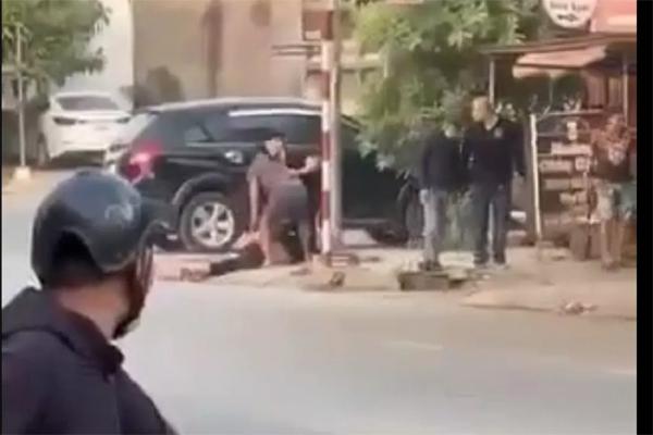 Người đàn ông bị đâm liên tiếp bên vệ đường ở Thái Nguyên-1