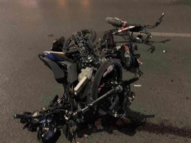 Tai nạn trong đêm, 4 nạn nhân văng giữa đường ở Hà Nội-2