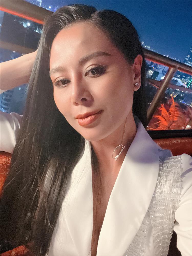 Nam Thư huých người trong thang máy, nói gì trước tranh cãi?-1