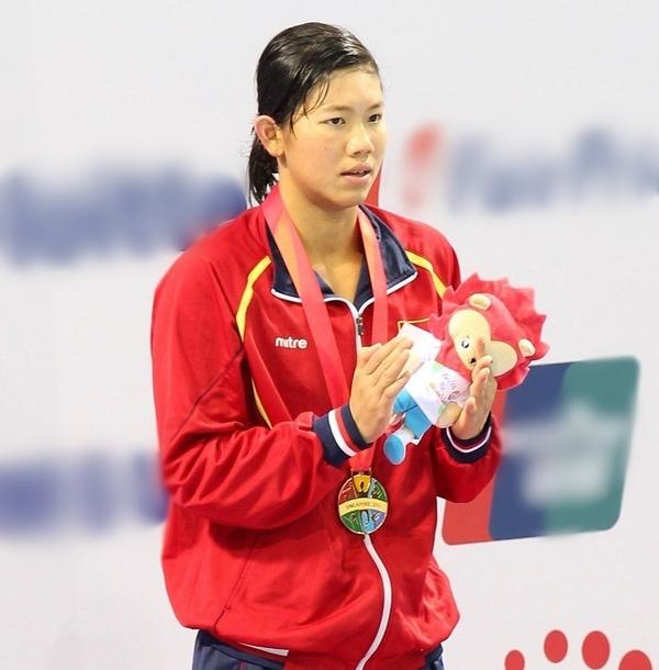 Kình ngư Ánh Viên giải nghệ vịt hóa thiên nga-5