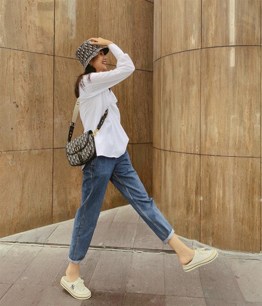 Phối áo sơ mi dáng rộng cá tính, hack tuổi như Thanh Hằng-2