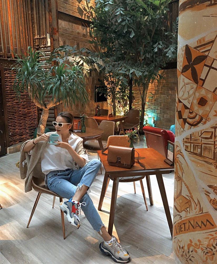 Phối áo sơ mi dáng rộng cá tính, hack tuổi như Thanh Hằng-3