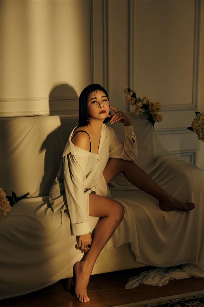 Cát Phượng giữ hình xăm Kiều Minh Tuấn trong bộ ảnh comeback-2