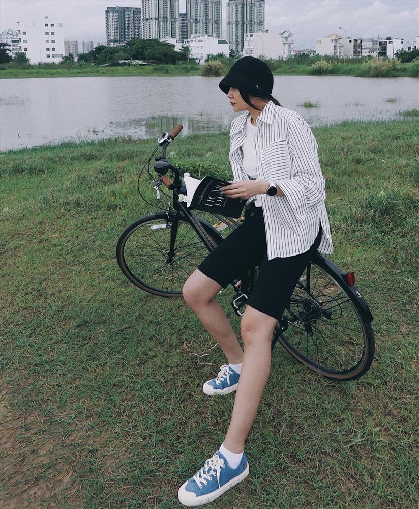 Phối áo sơ mi dáng rộng cá tính, hack tuổi như Thanh Hằng-7