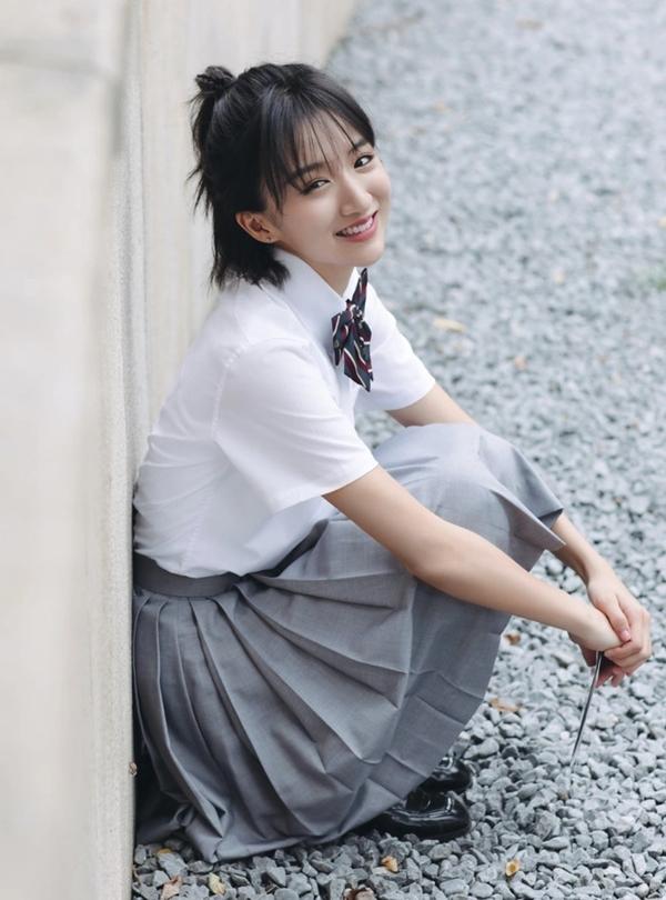 Diễn viên 18 tuổi được Cổ Thiên Lạc o bế-8