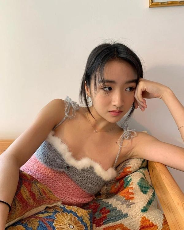 Diễn viên 18 tuổi được Cổ Thiên Lạc o bế-14