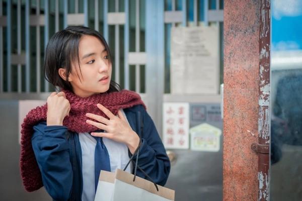 Diễn viên 18 tuổi được Cổ Thiên Lạc o bế-9