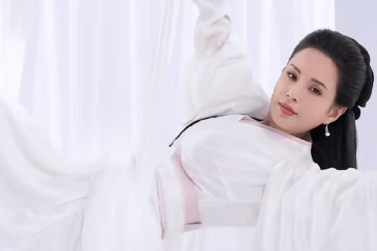 Lý Nhược Đồng tái hiện Tiểu Long Nữ, nhan sắc vẫn mê hồn