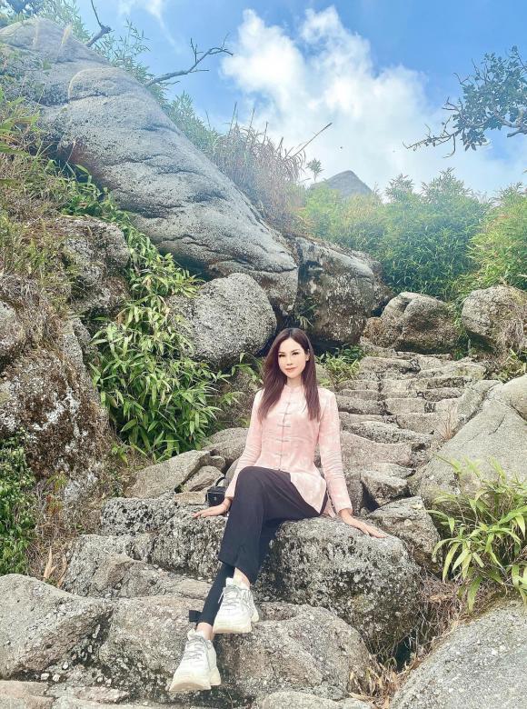 Con dâu tỷ phú Hoàng Kiều về Việt Nam, nhan sắc cực xịn-9