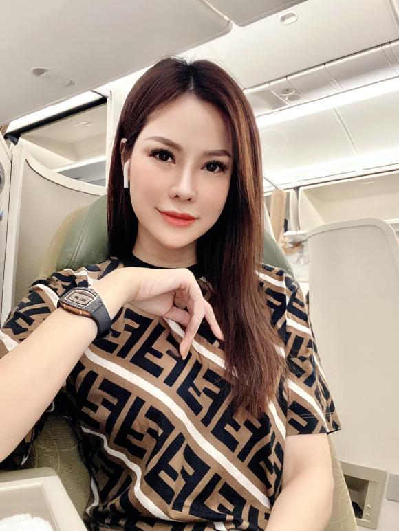 Con dâu tỷ phú Hoàng Kiều về Việt Nam, nhan sắc cực xịn-1
