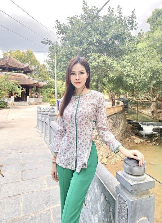 Con dâu tỷ phú Hoàng Kiều về Việt Nam, nhan sắc cực xịn-2