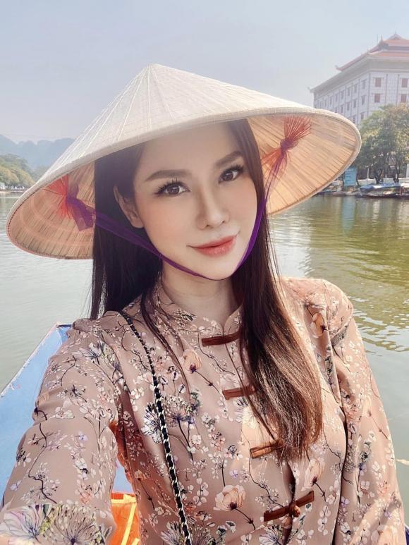 Con dâu tỷ phú Hoàng Kiều về Việt Nam, nhan sắc cực xịn-3
