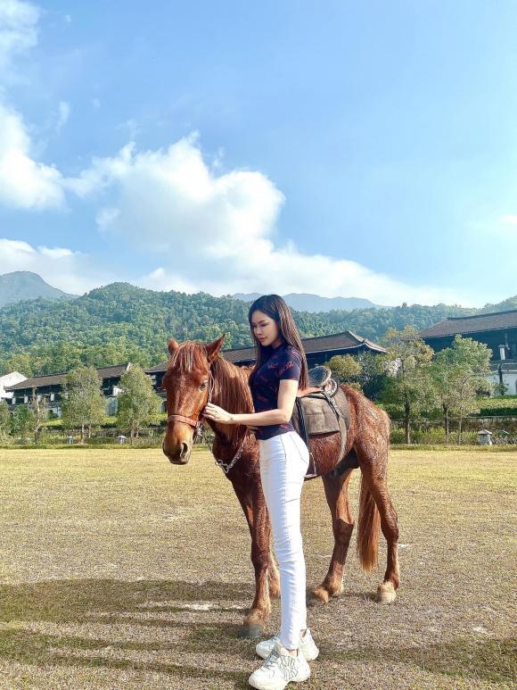 Con dâu tỷ phú Hoàng Kiều về Việt Nam, nhan sắc cực xịn-6