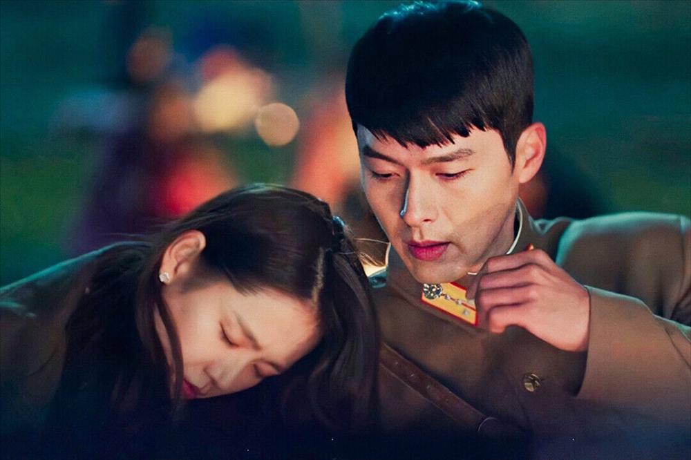 Hyun Bin phải ra nước ngoài đóng phim khi con trai mới đầy tháng-2