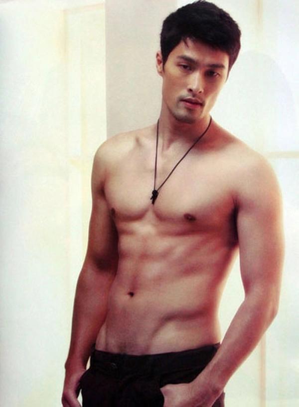 Những cặp anh em diễn viên Vbiz: người hỗ trợ, người để em tự lực-13