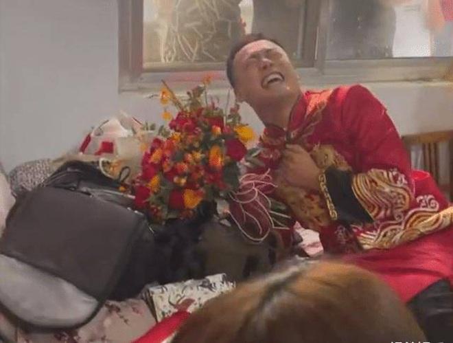 Háo hức đón dâu, chú rể sợ mất mật, bỏ chạy khi kéo khăn cô dâu xuống-3