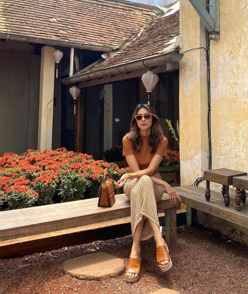 Hà Tăng lẻ bóng dạo phố cực chất với tông màu nâu bà già-6