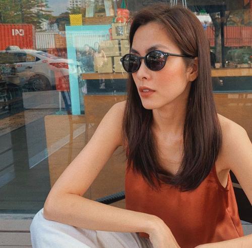 Hà Tăng lẻ bóng dạo phố cực chất với tông màu nâu bà già-8