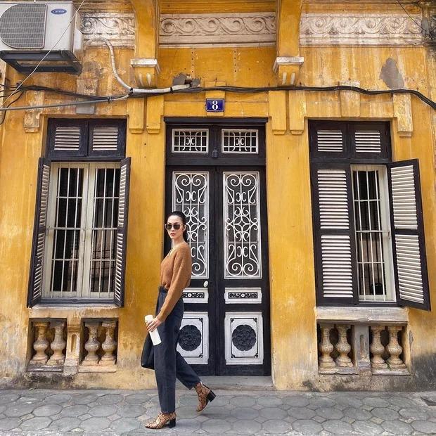 Hà Tăng lẻ bóng dạo phố cực chất với tông màu nâu bà già-7