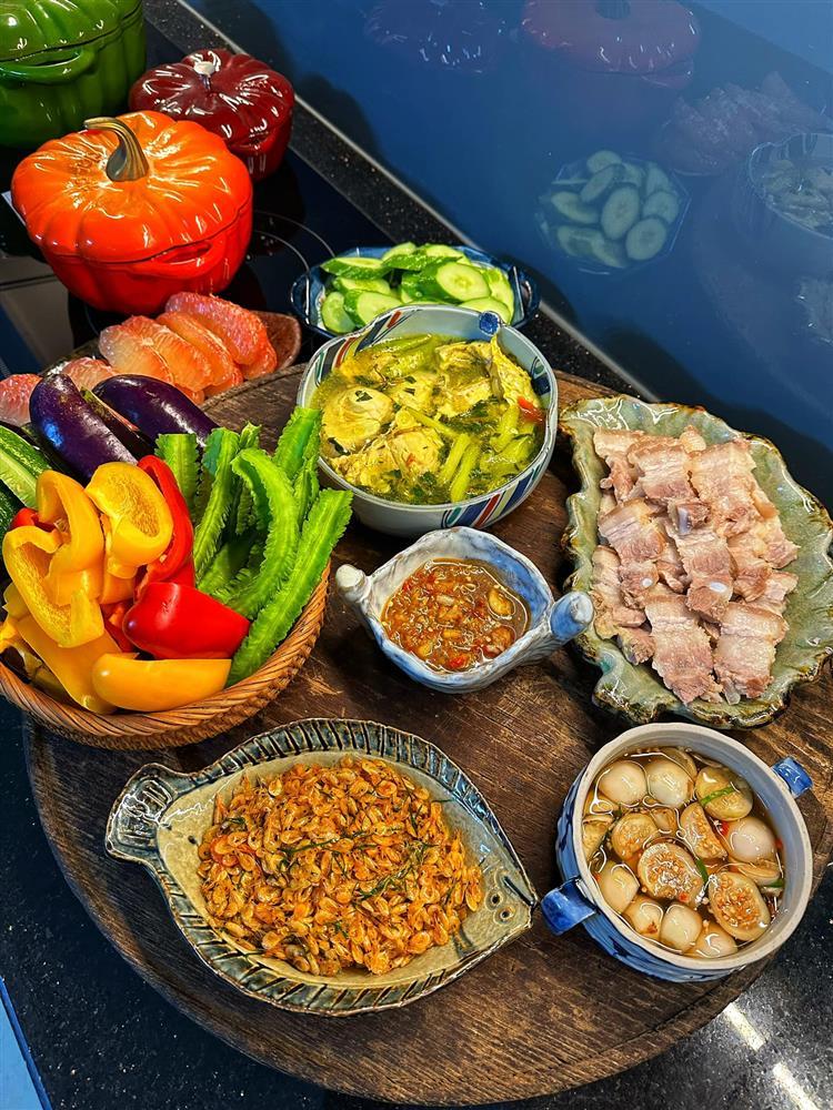 Ngắm loạt mâm cơm 4 người vừa đầy ú ụ vừa ngon nhức nách-3