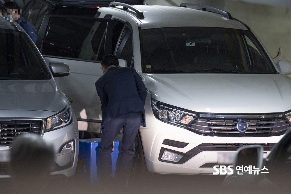 Cảnh sát khám xét công ty quản lý Park Min Young, Lee Seung Gi-1