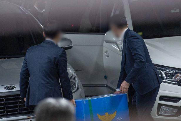 Cảnh sát khám xét công ty quản lý Park Min Young, Lee Seung Gi-3