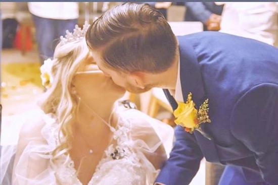 Đám cưới trong phòng bệnh của phụ nữ mắc bệnh ung thư hiếm gặp