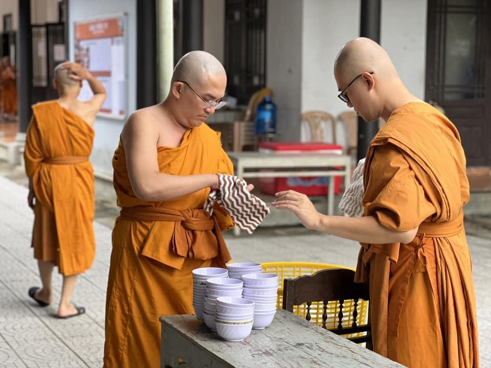 Đại Nghĩa tiết lộ công việc ở chùa trong khóa tu 10 ngày-7