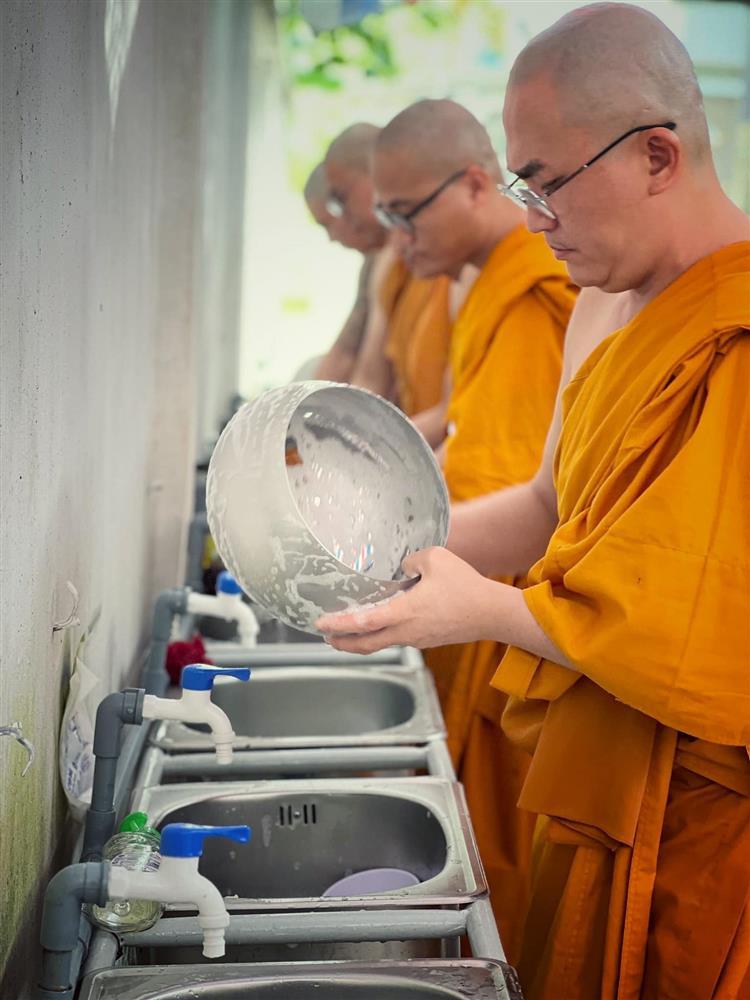 Đại Nghĩa tiết lộ công việc ở chùa trong khóa tu 10 ngày-8