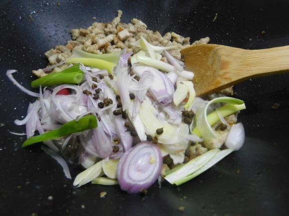 Thịt ba chỉ rim tôm khô hấp dẫn giúp đánh bay nồi cơm-4