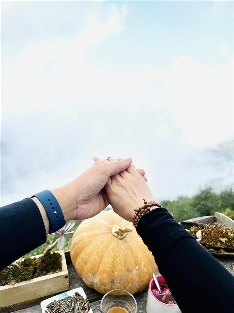 Hồng Đăng xả ảnh tình bên vợ, xưng hô con điên cực hài-7