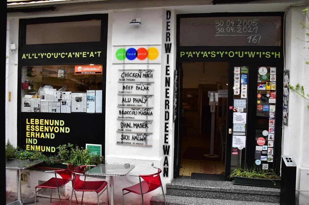 Nhà hàng ăn tùy ý, trả tiền tùy tâm hút khách suốt 17 năm-2