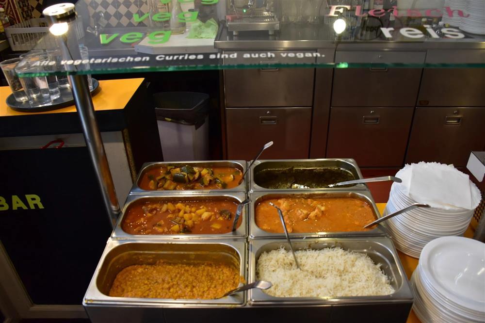 Nhà hàng ăn tùy ý, trả tiền tùy tâm hút khách suốt 17 năm-4