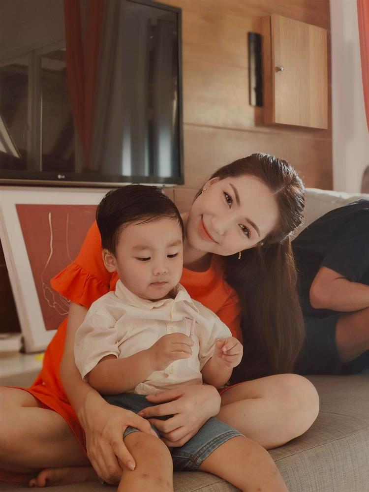 Nỗi lòng Hòa Minzy khi con trai biết giận, không còn muốn theo-1