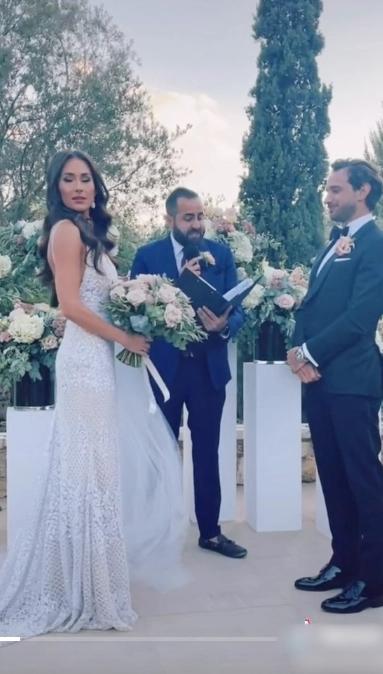 Đang trên sân khấu làm lễ, cô dâu tự nhiên hoãn cưới một lúc-1