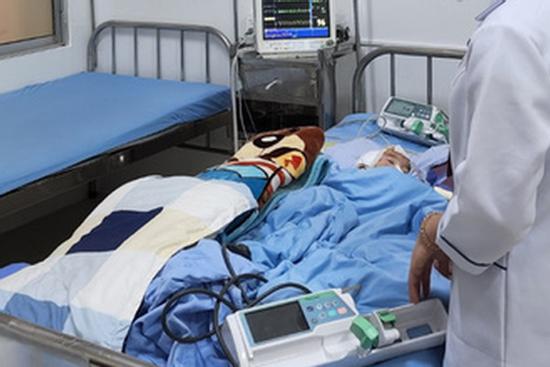 Bé gái 17 tháng tuổi tử vong nghi do bị người giữ trẻ bạo hành