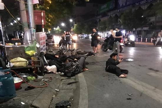 Xe máy 'húc' nhau trong đêm, 5 thanh thiếu niên gục tại chỗ