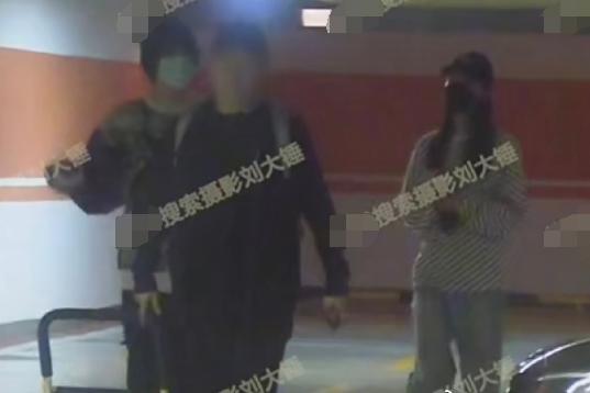 Hot nhất Weibo: Bạch Kính Đình hẹn hò Tống Dật-3