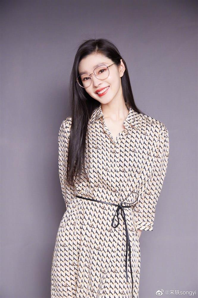 Hot nhất Weibo: Bạch Kính Đình hẹn hò Tống Dật-6