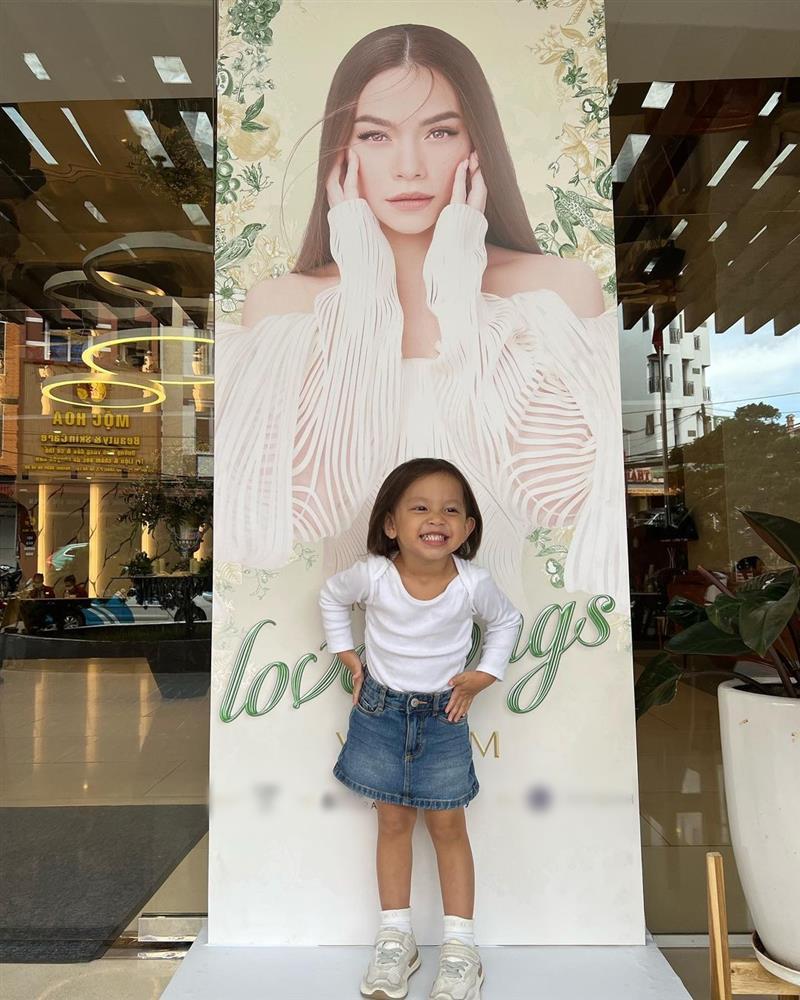 Con gái Hà Hồ cưng xỉu, soán ngôi thánh biểu cảm Leon-5