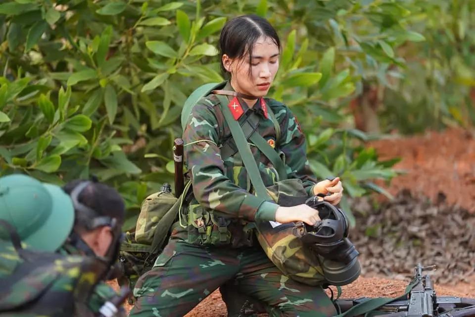 Mặt mộc Hòa Minzy thế nào sau nhiều lần toang nặng vì mụn?-1