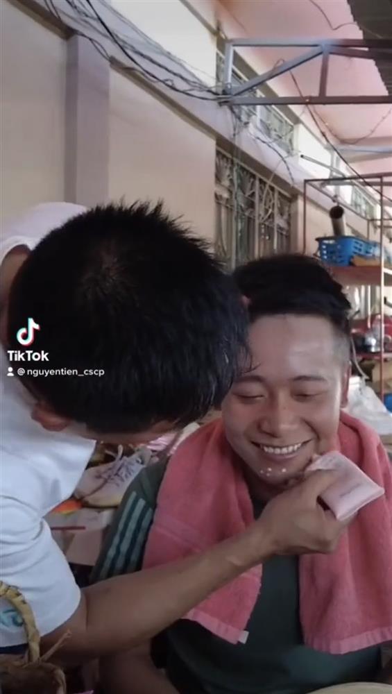 Quang Linh tút tát dung nhan cực hài trước khi gặp Thùy Tiên-3