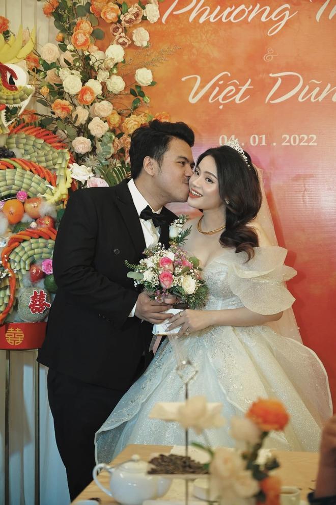 Nhan sắc cô dâu của hội streamer: Xoài Non xinh miễn bàn, vợ Độ Mixi cực ra dáng-8