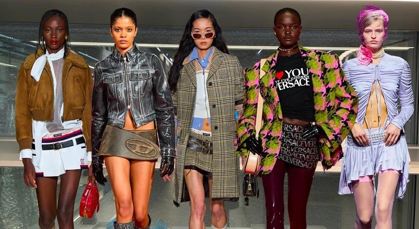 “Đây là thời trang ư?”, “Không ai mặc cái này”, “Tại sao họ có thể sáng tạo ra một chiếc váy vô dụng đến vậy?”… là những lời bình luận tiêu cực từ phía người dùng mạng. Tuy nhiên, một số người lại không thể phủ nhận thương hiệu này đang bám sát xu hướng hiệu quả khi lấy cảm hứng từ thắt lưng để làm quần áo. Nhiều nhà mốt nổi tiếng như Balenciaga, Miu Miu, Louis Vuitton hay Fendi đang lồng ghép hình ảnh nhiều thắt lưng trên trang phục. Ảnh: Vogue.