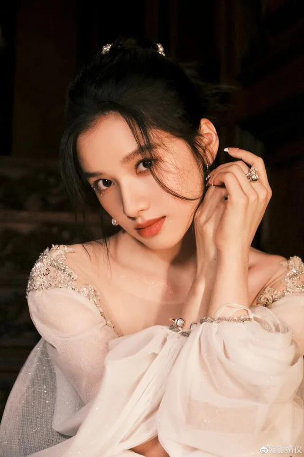 Nhan sắc Châu Dã và Trương Tịnh Nghi như sinh đôi-9